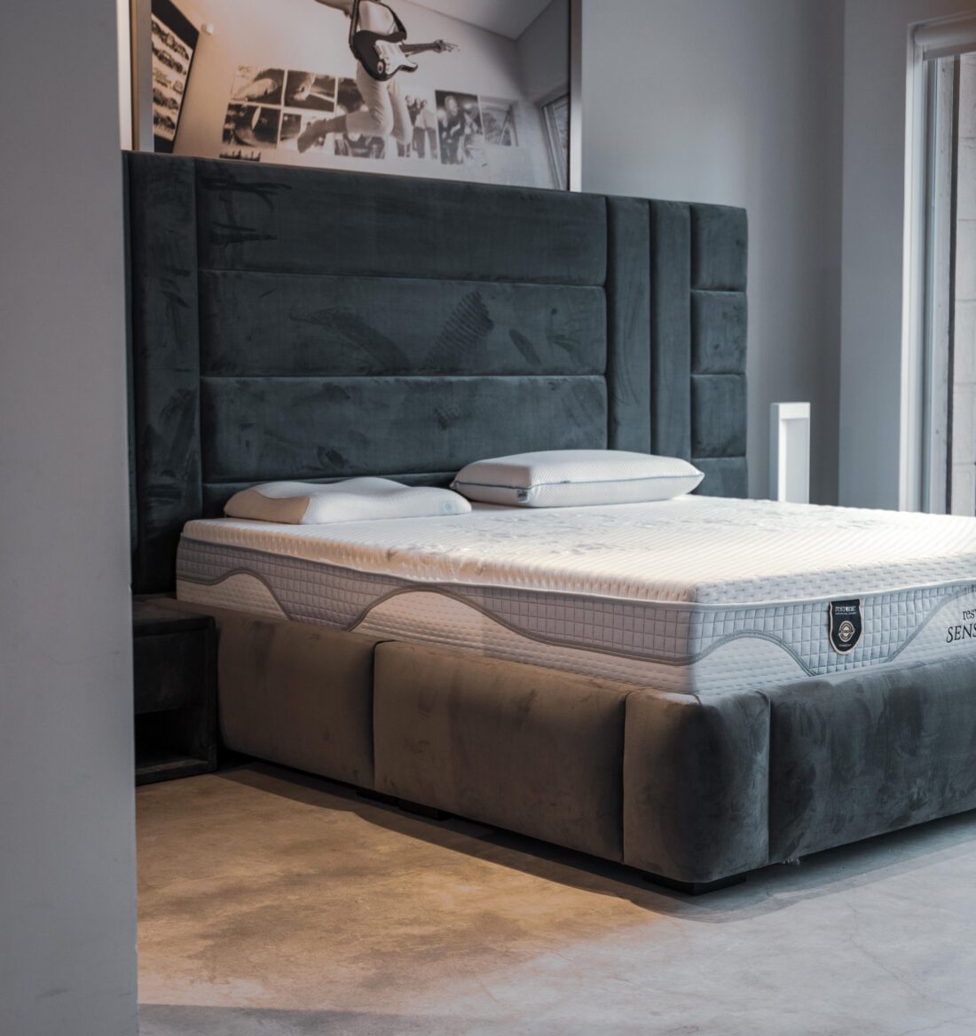 QUEEN BED - Image 2